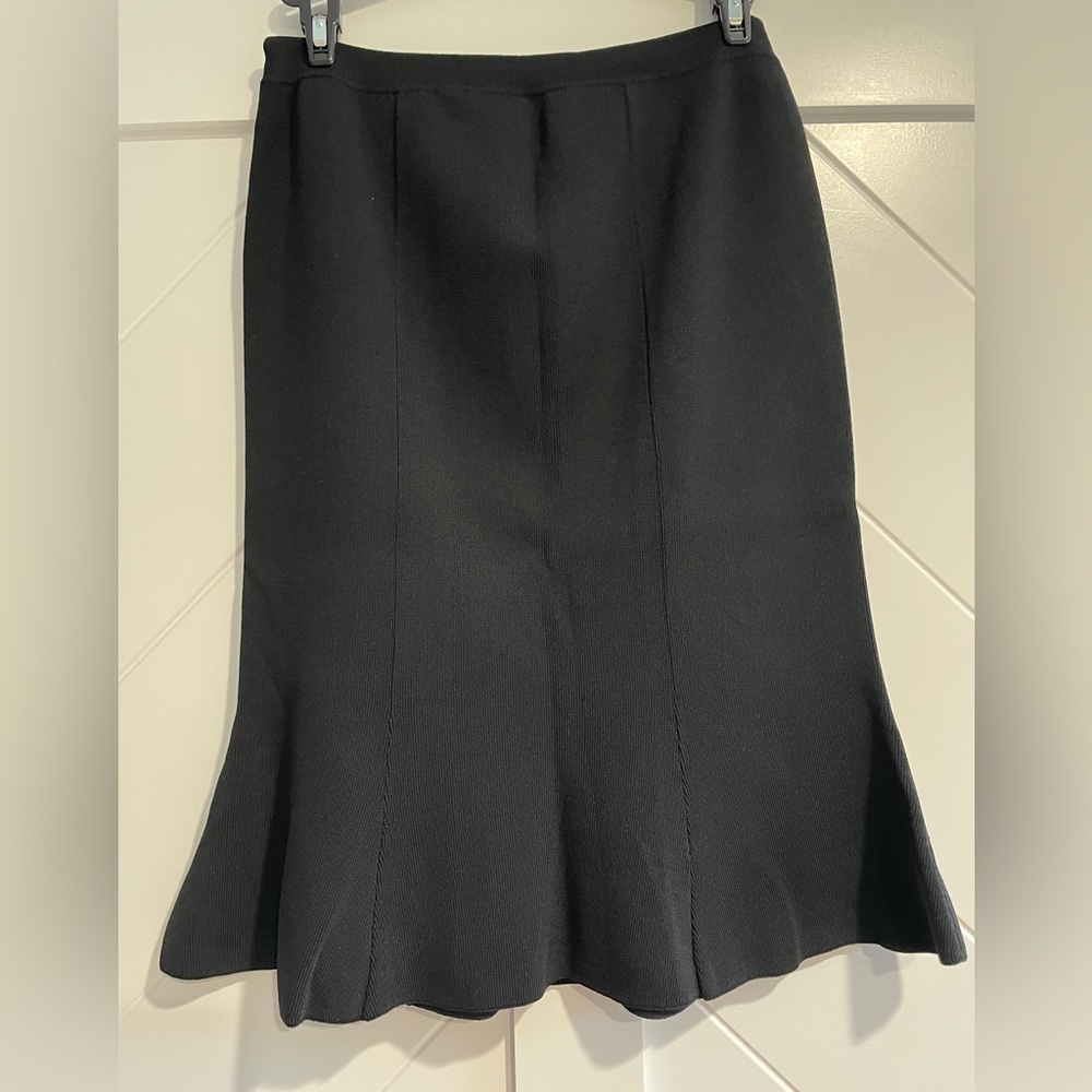 Never worn! BCBG MAXAZRIA SIZE SMALL BLACK MINI-RIBBED KNIT THIN TEXTURED SKIRT